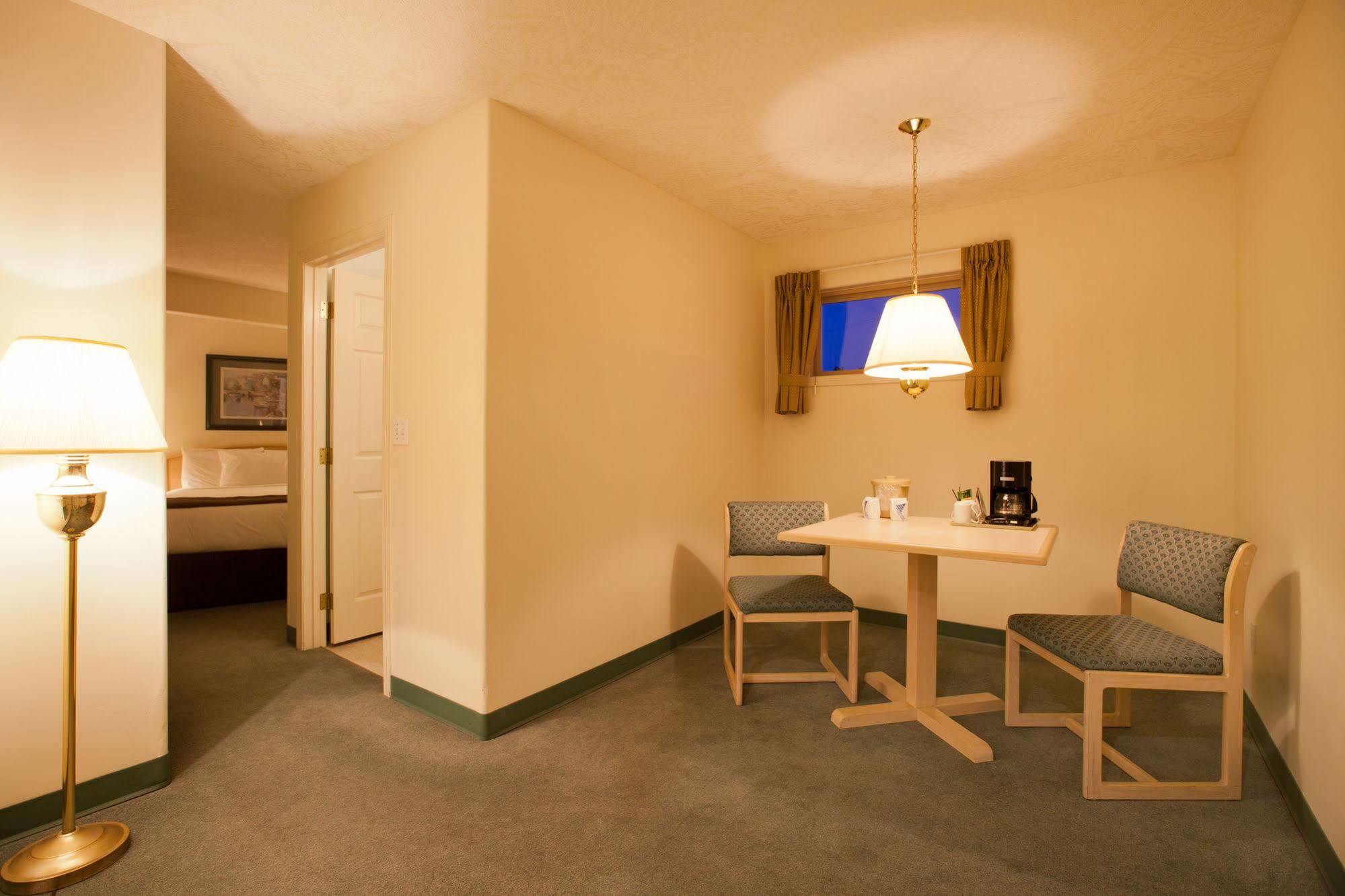 Coast Parksville Hotel Extérieur photo